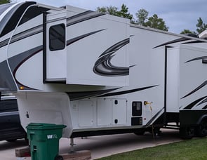 Grand Design Solitude S-Class 3950BH-R