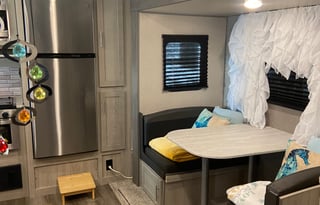 2022 Coachmen Legacy Edition 37 ft 303RKDS