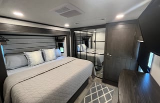 2025 Keystone Cougar Midnight Edition Fifth Wheel