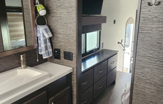 2020 Forest River 5th wheel with washer and dryer