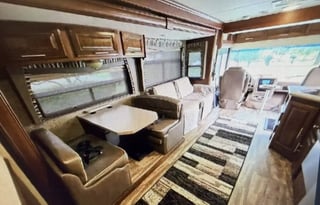 SLEEPS 8 - 2 FULL BATHS