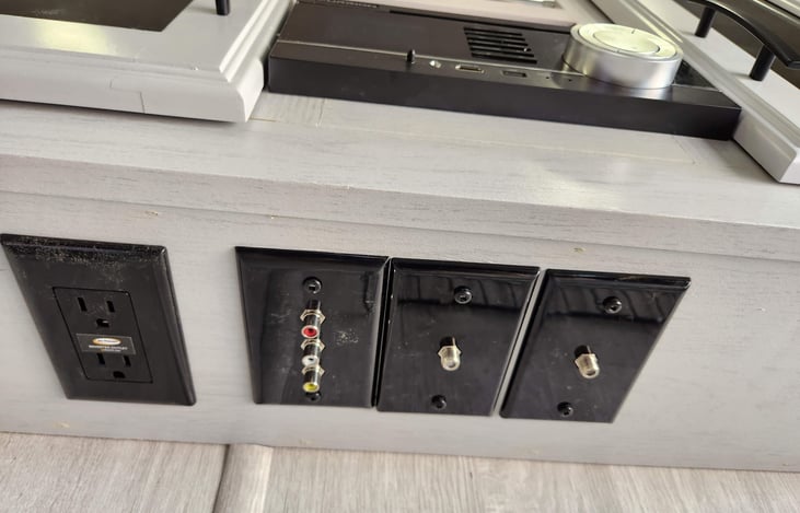 Bluetooth entertainment system has plenty of speakers and hook ups