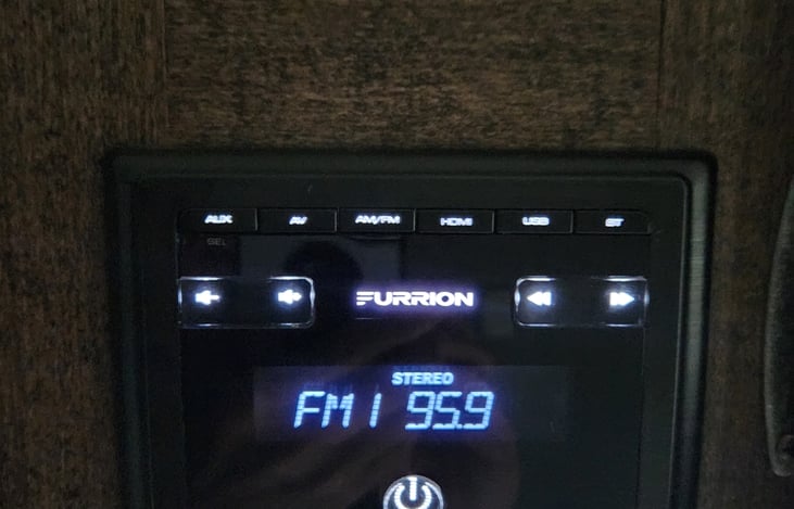 AM FM Radio Bluetooth USB Port
