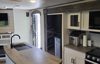 Luxury Keystone RV – Pet-Friendly Comfort