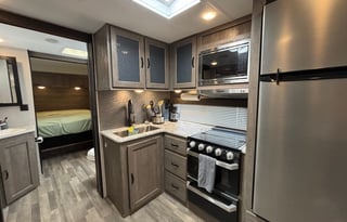 36ft Vibe Sleeps 10, Perfect for Family Adventures