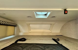 Luxury Bunkhouse Sleeps 10 Solar Wifi 2 A/C + More