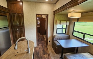 2 Bedroom, 2 Bath Luxury RV