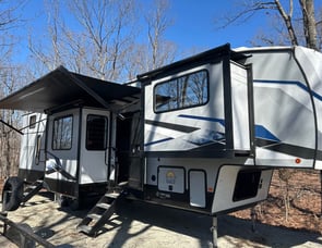 Forest River RV Cherokee Arctic Wolf Suite 3990