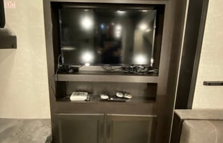 Impressive Family favorite RV! 3 slides 3 TV’s