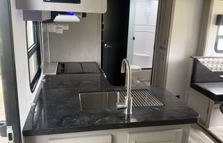 2021 Prime Time RV Tracer 24DBS