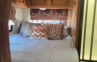 2011 Coachmen RV Freelander 21QB  Ford 350