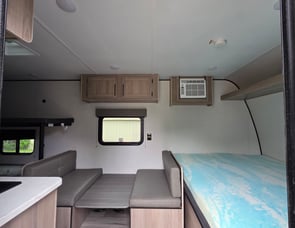 Keystone RV Colmen 17B