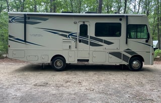Winnebago-Superior Ride-Deluxe Living-Family Fun