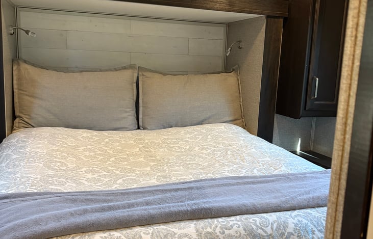 Memory foam bed, very comfortable and spacious