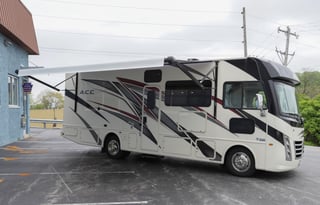 2022 ACE 27 FT Easy to Drive Class A! Sleeps 6-8
