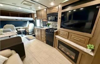 2020 Class A***King + 1.5 Baths*