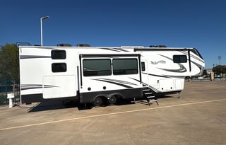 Rolling Family Retreat Bunk House with 2 full bath