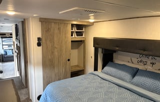 2022 Cherokee Arctic Wolf 3660 Suite