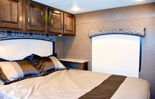 On The Go Chateau *2019 Bunkhouse*