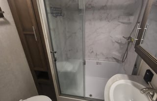 2020 couger  39 ft, like new