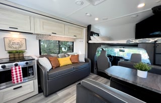 The ULTIMATE Coach - 2023 Sunseeker 3250DSLE