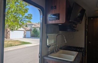 Easy to hard shell camper trailer for 5