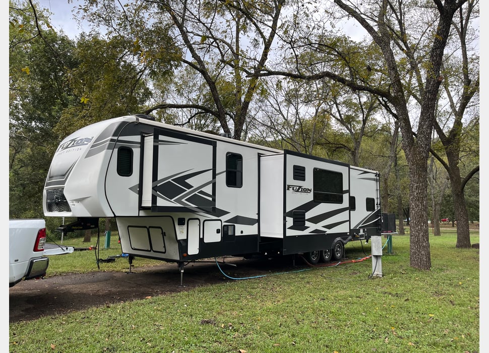 Fifth Wheel rentals in Cedar Hill