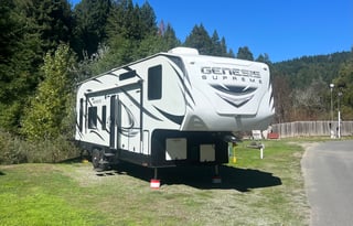 2018 5th Wheel Genesis Supreme 32 CR ToyHauler