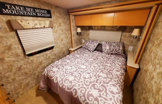 Beautiful, Spacious, Easy Driving Winnebago!