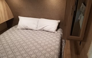 Greg and Sarah's Family Friendly Camper w/Roku TV