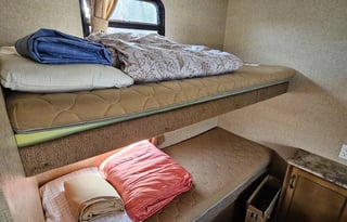 Cute, Cozy, & Clean Bunkhouse - sleeps up to 9