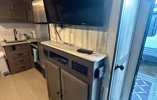 2021 Surveyor 296QBLE 1009