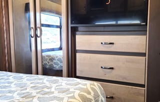 2018 Chateau 31E Bunkhouse 5 TV's