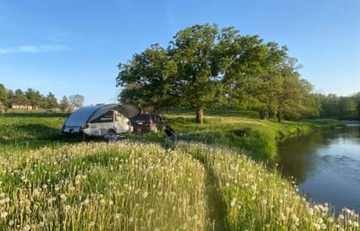 From boondocking to glamping, and everything in between, Sun-Chaser sets up easily and quickly for the perfect relaxation haven.