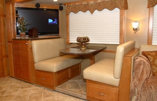 2007 Foretravel Phenix 445
