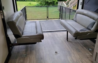 27 FT TOYHAULER WITH ELECTRIC FIREPLACE