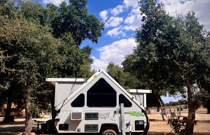 Out side picture of the Aliner pop top rental at KOA Boulevard