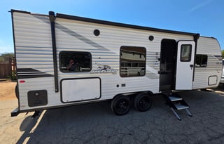 Pretty Awesome off grid light weight trailer!