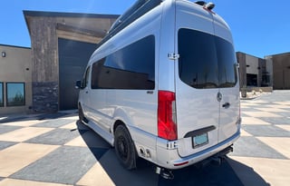 Luxury Mercedes Sprinter Cruiser Van Seats 8