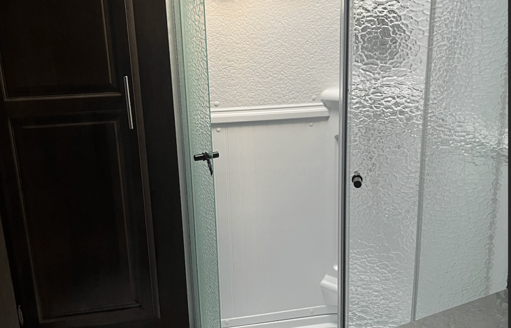 Big Shower with all the amenities (Soap, shampoo, and conditioner)