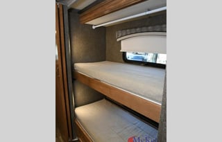 2018 Thor Motor Coach Miramar 37.1