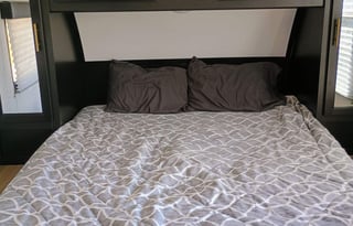 Rolling Retreats 2022 Cherokee Grey Wolf