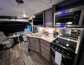 Winnebago Sunstar 32M