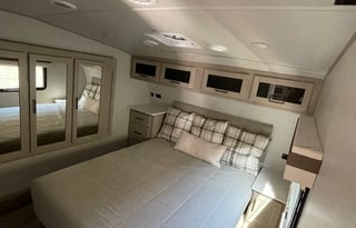 2023 5th wheel 28ft Forest River