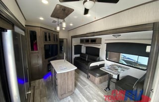 “BEAUTIFUL” 2 Bedroom 1.5 Bath, 2021 - 5th Wheel