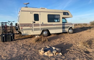 Retro 1989 Winnebago | Modern Upgrades, Sleeps 6