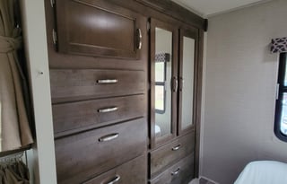 "Apollo" The Family Friendly Redhawk (sleeps 8)