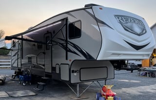 Steve and Candis ReZerve 5th Wheel Bunkhouse