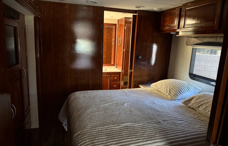 Master bedroom with Queen