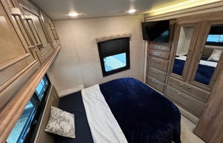 The Rock: Roomy • Bunkhouse • Family Size • WiFi